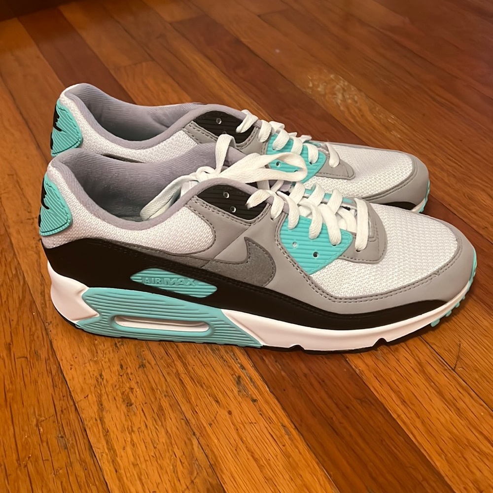Nike Air Max 90 - Men Size 11. Original Box. Great Shape